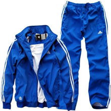 穿搭指南 如何為不同風(fēng)格的服裝搭配鞋子，兼談鞋帽批發(fā)采購技巧